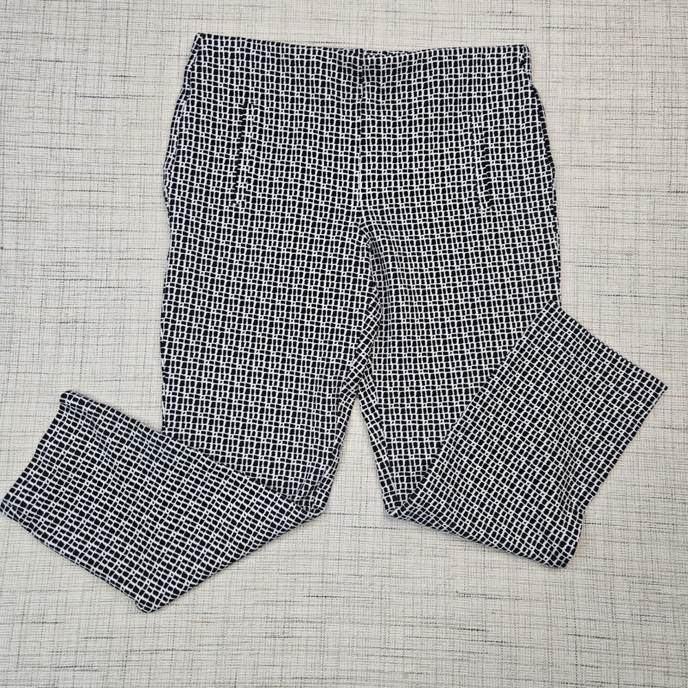 Chicos Women's Pull On Pants Size 1 US Size 8 Black White Geo Print Rayon Blend